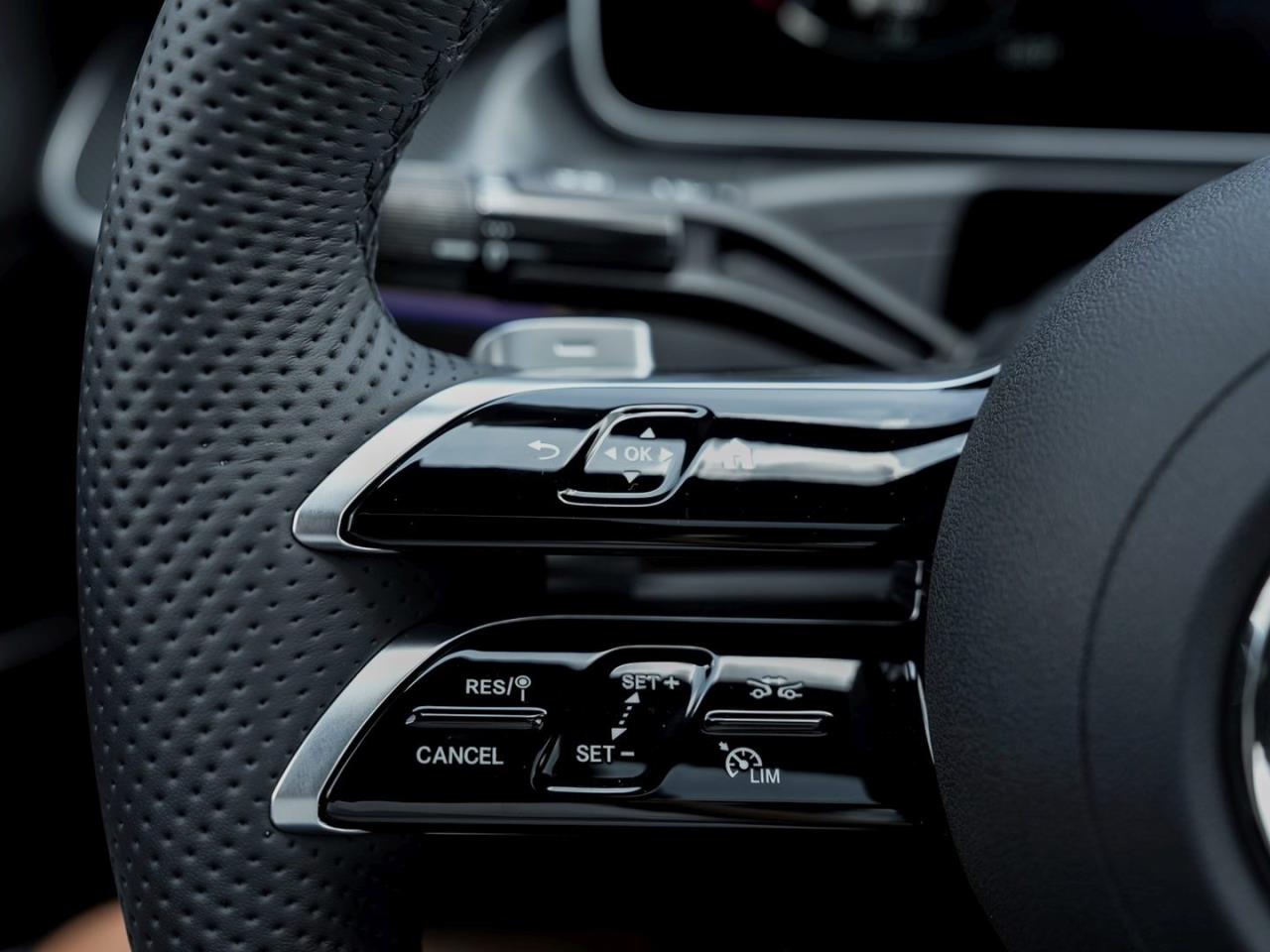 Mercedes-Benz C 220 d AMG Night Panorama Distronic AHK 360?