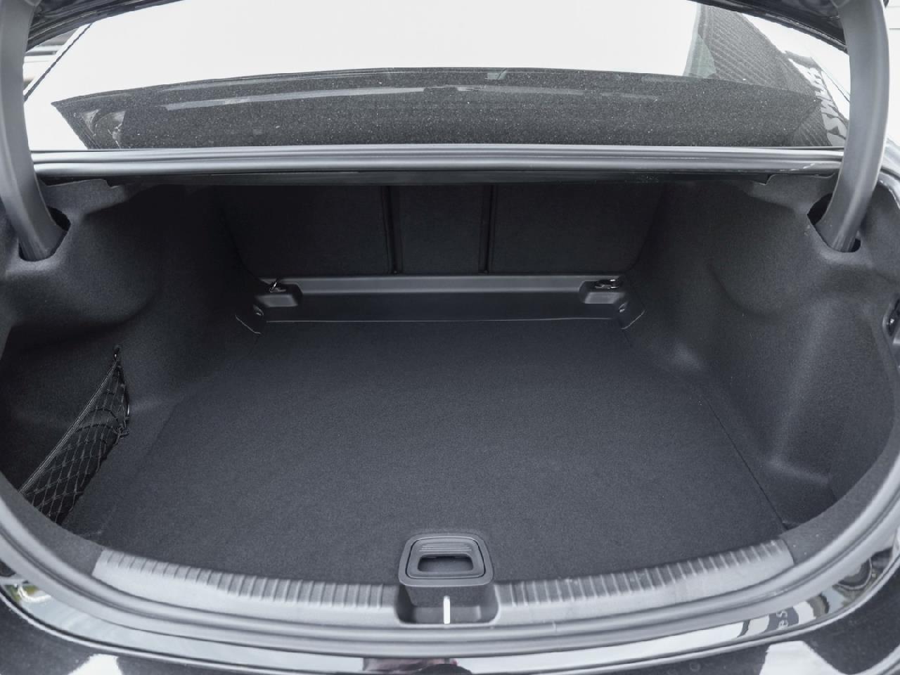 Mercedes-Benz C 300 d AMG Distronic Panorama Memory Head-Up