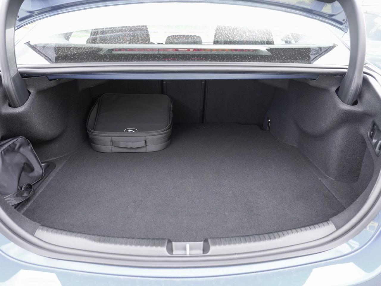 Mercedes-Benz C 300 de AMG Distronic SpurhalteP Kamera Navi