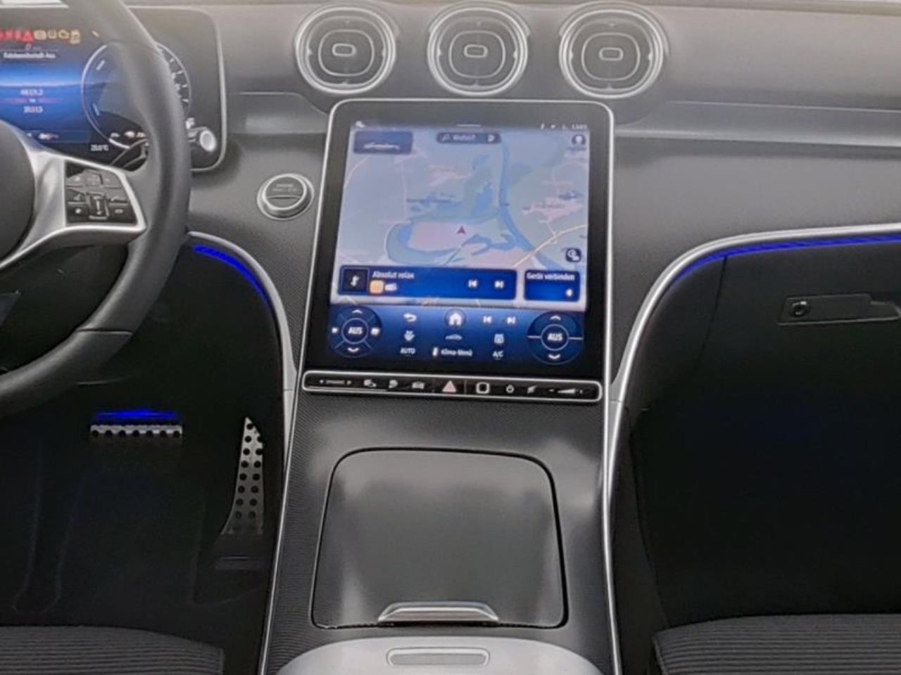 Mercedes-Benz C 300 e Avantgarde Panorama Distronic 360?