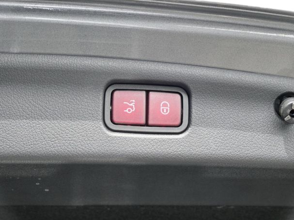 Mercedes-Benz C 300 e AMG Night Distronic KeylessGo AHK 360°