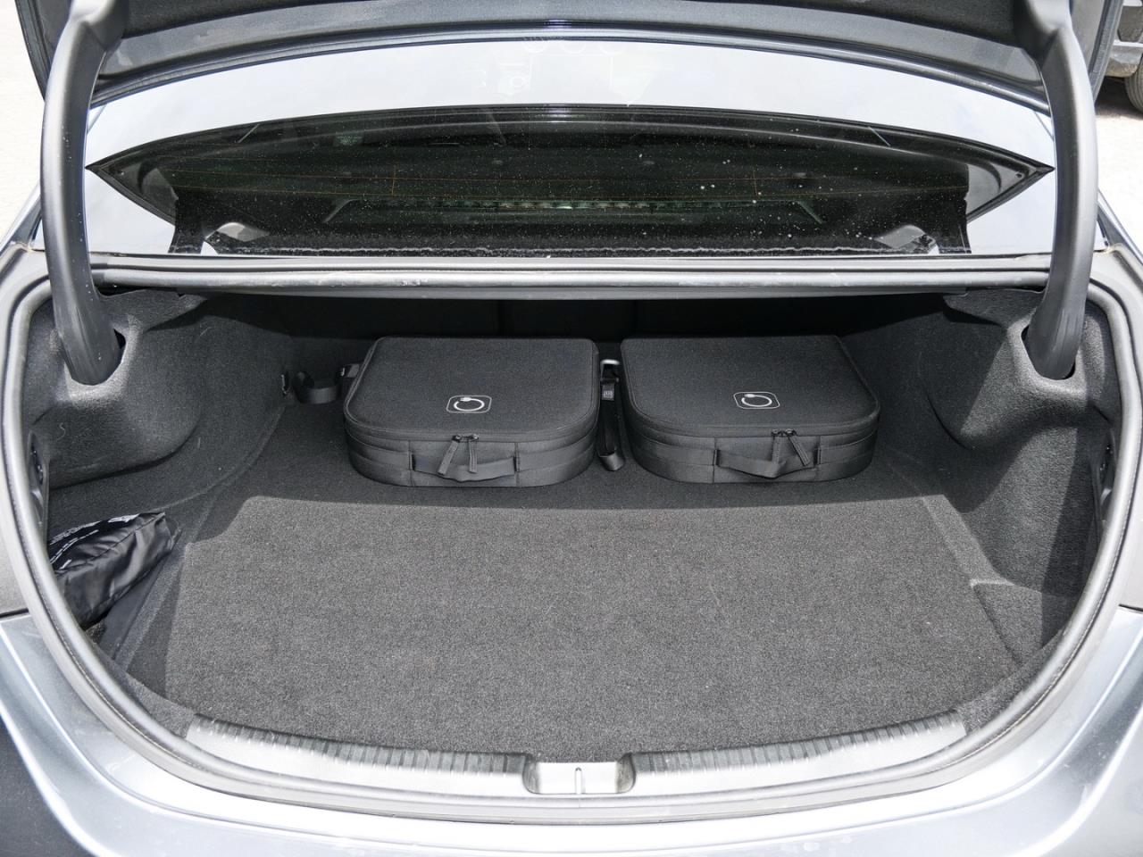Mercedes-Benz C 300 e AMG Night Distronic KeylessGo AHK 360°