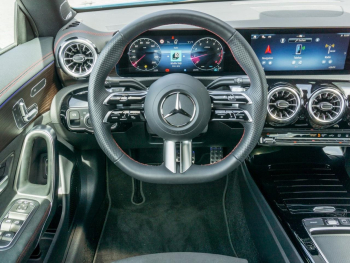 Mercedes-Benz CLA 250 4M Coupé AMG Night Panorama Standhzg 360?