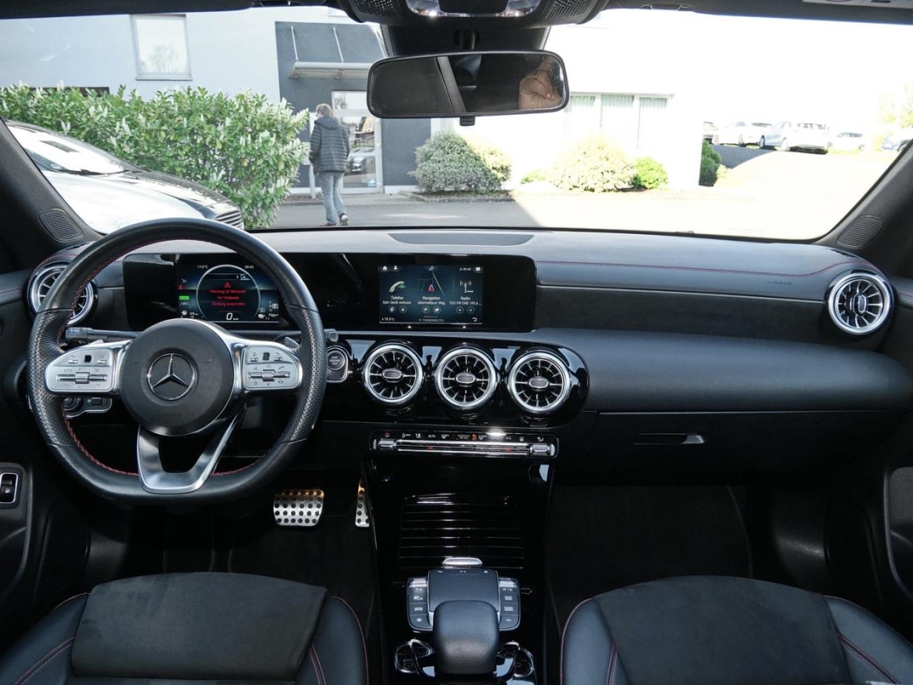 Mercedes-Benz CLA 250 e Coupé AMG Night Kamera SpurH Ambiente