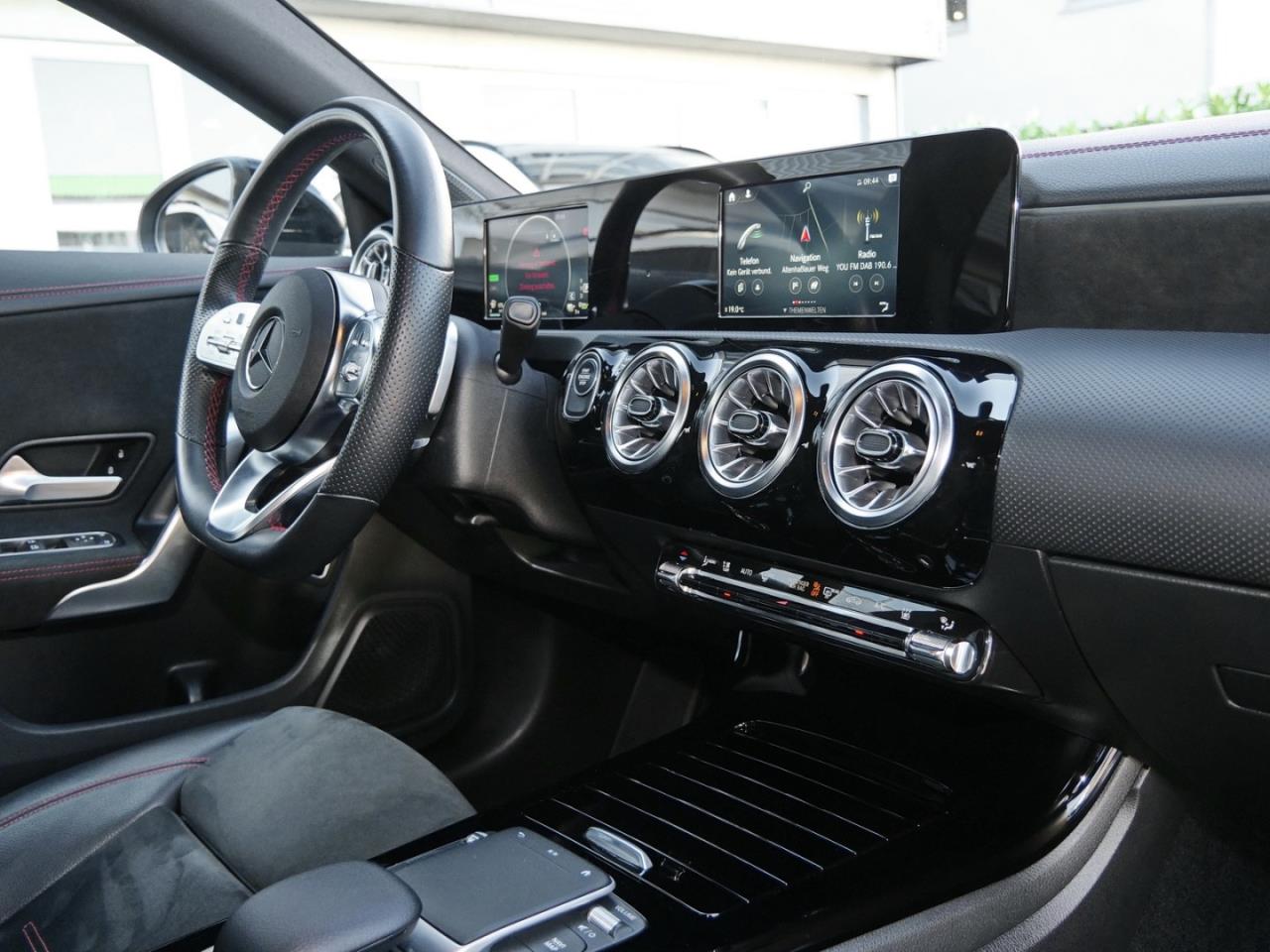 Mercedes-Benz CLA 250 e Coupé AMG Night Kamera SpurH Ambiente