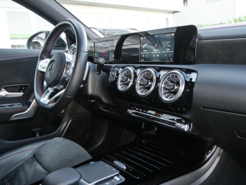 Mercedes-Benz CLA 250 e Coupé AMG Night Kamera SpurH Ambiente