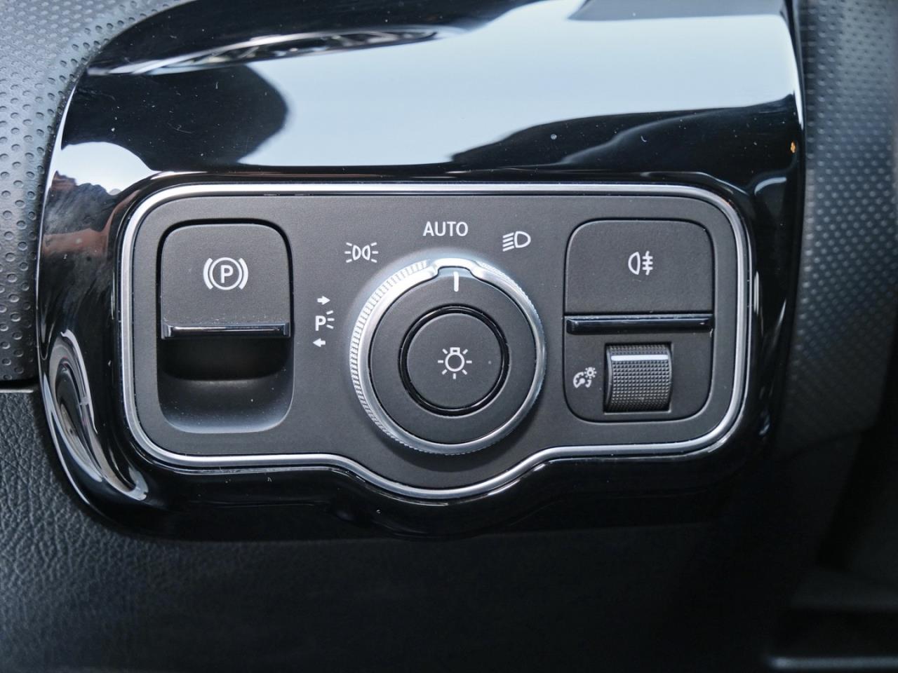 Mercedes-Benz CLA 250 e Coupé AMG Night Kamera SpurH Ambiente