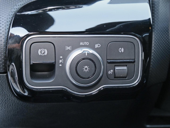 Mercedes-Benz CLA 250 e Coupé AMG Night Kamera SpurH Ambiente