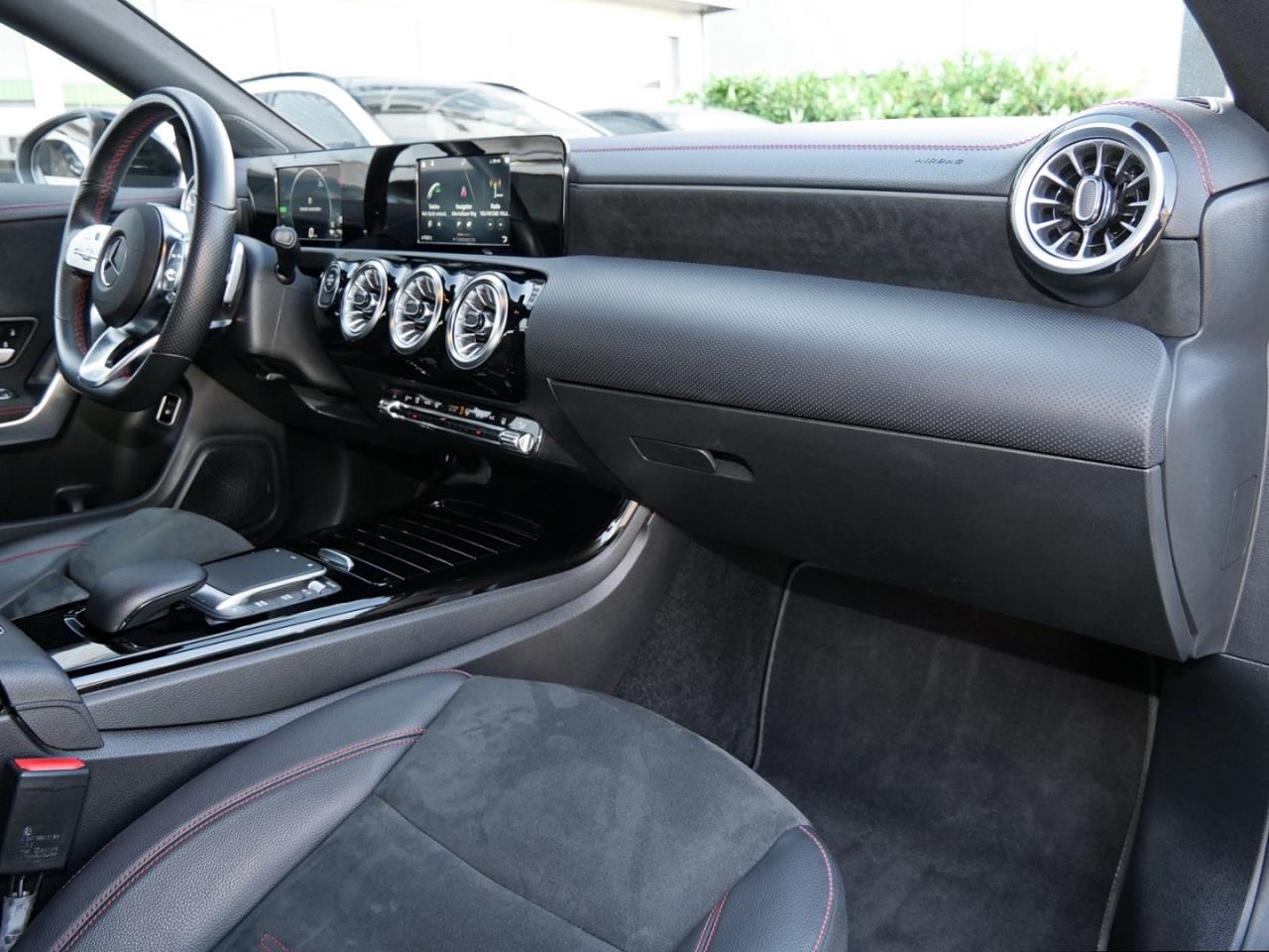 Mercedes-Benz CLA 250 e Coupé AMG Night Kamera SpurH Ambiente