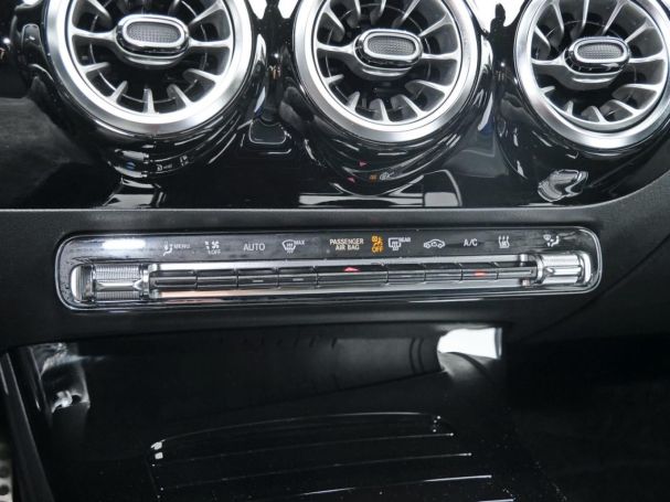 Mercedes-Benz CLA 250 e Coupé AMG NIght Edition2020 Kamera HUD