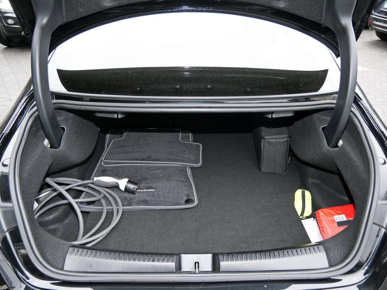 Mercedes-Benz CLA 250 e Coupé AMG NIght Edition2020 Kamera HUD