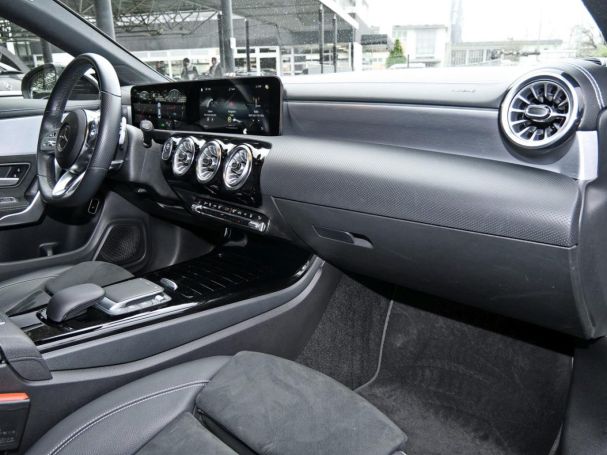 Mercedes-Benz CLA 250 e Coupé AMG NIght Edition2020 Kamera HUD