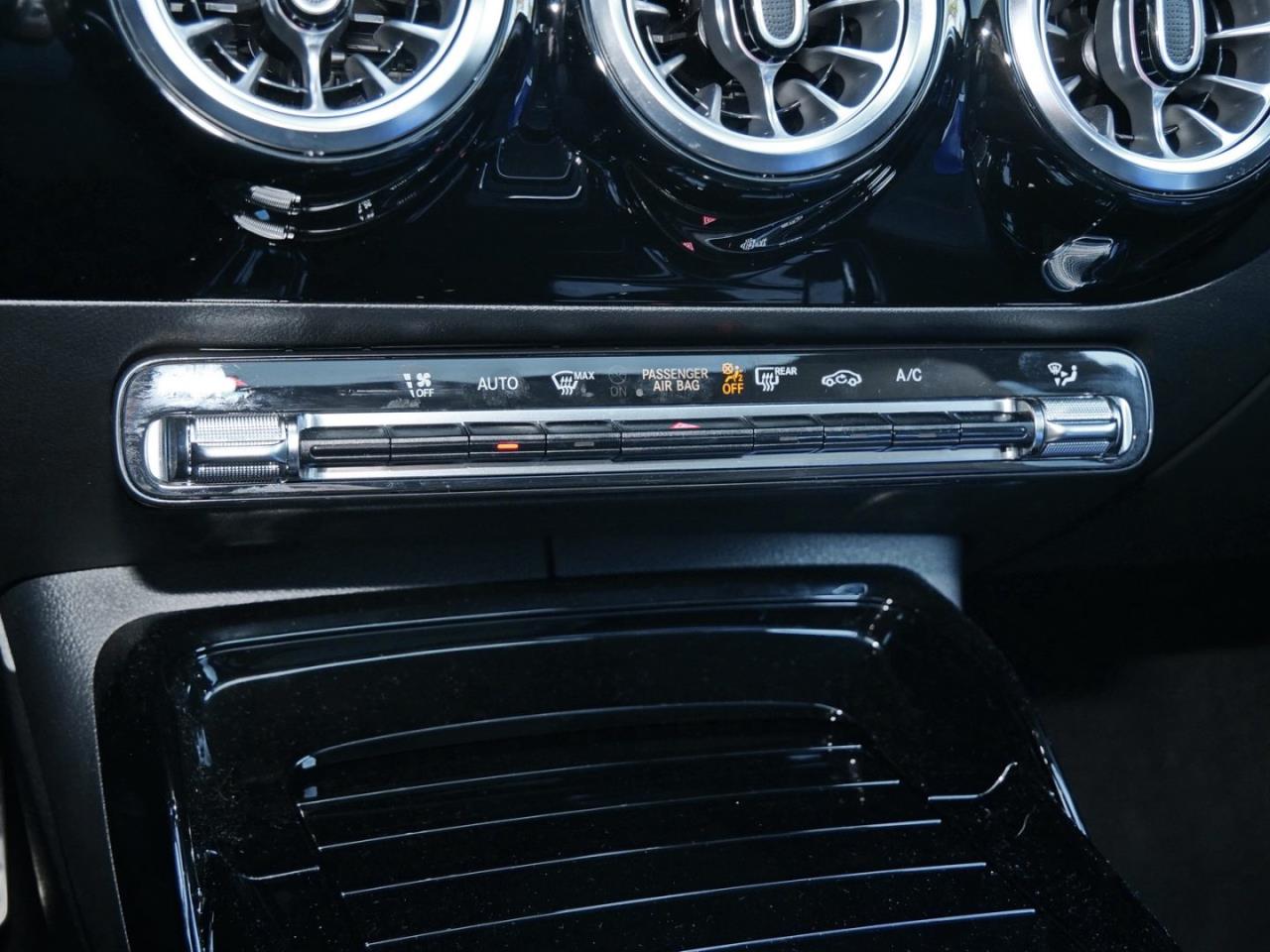 Mercedes-Benz CLA 35 AMG 4M Coupé AMG Night Panorama SHZ Kamera