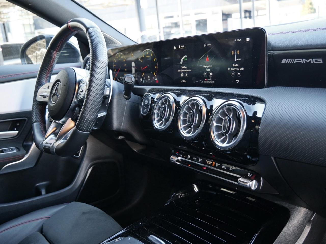 Mercedes-Benz CLA 35 AMG 4M Coupé AMG Night Panorama SHZ Kamera