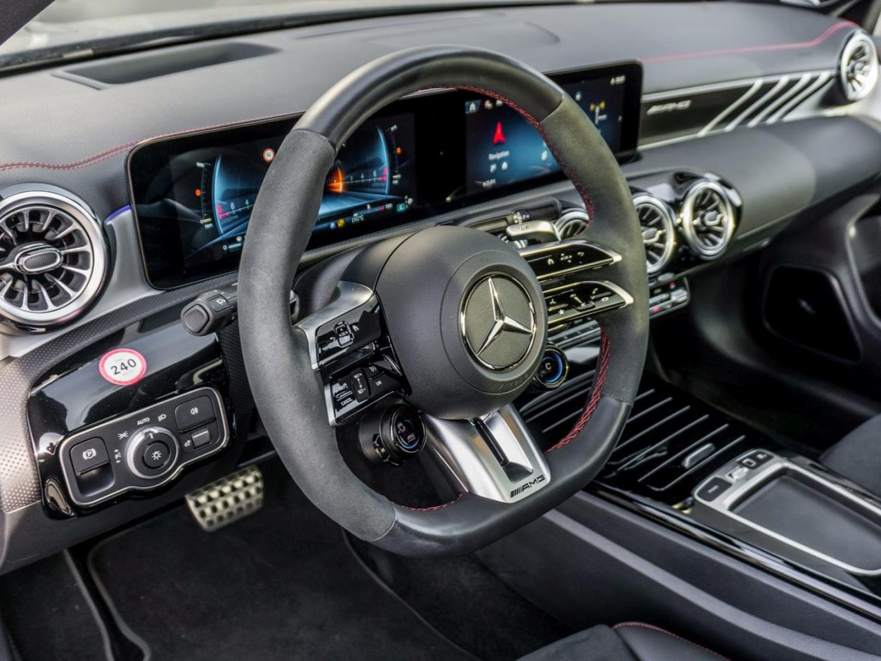 Mercedes-Benz CLA 45 AMG S 4M+ Coupé Night Panorama 360° HUD