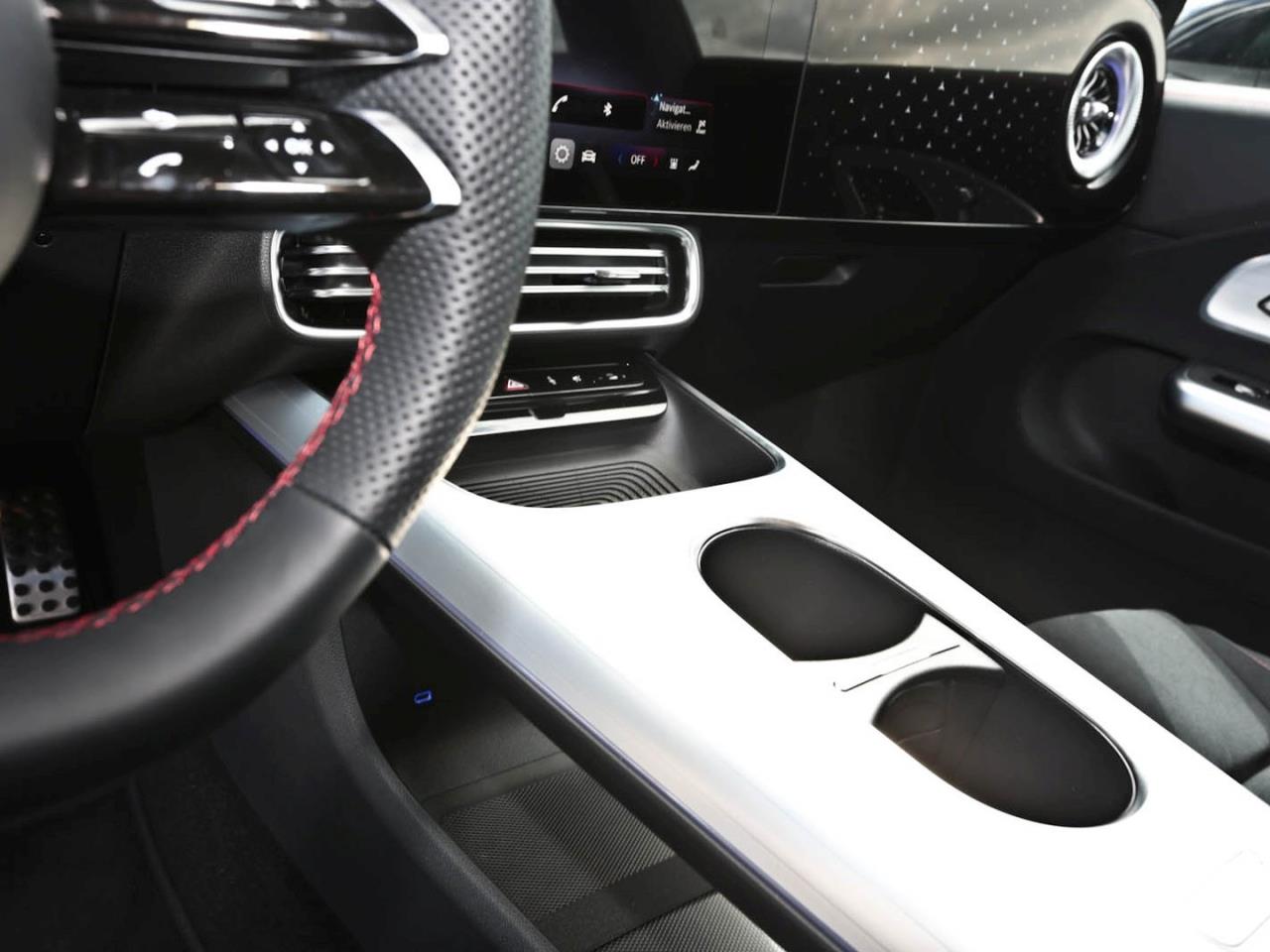 Mercedes-Benz CLA 250+ mit EQ Technologie AMG Panorama Kamera