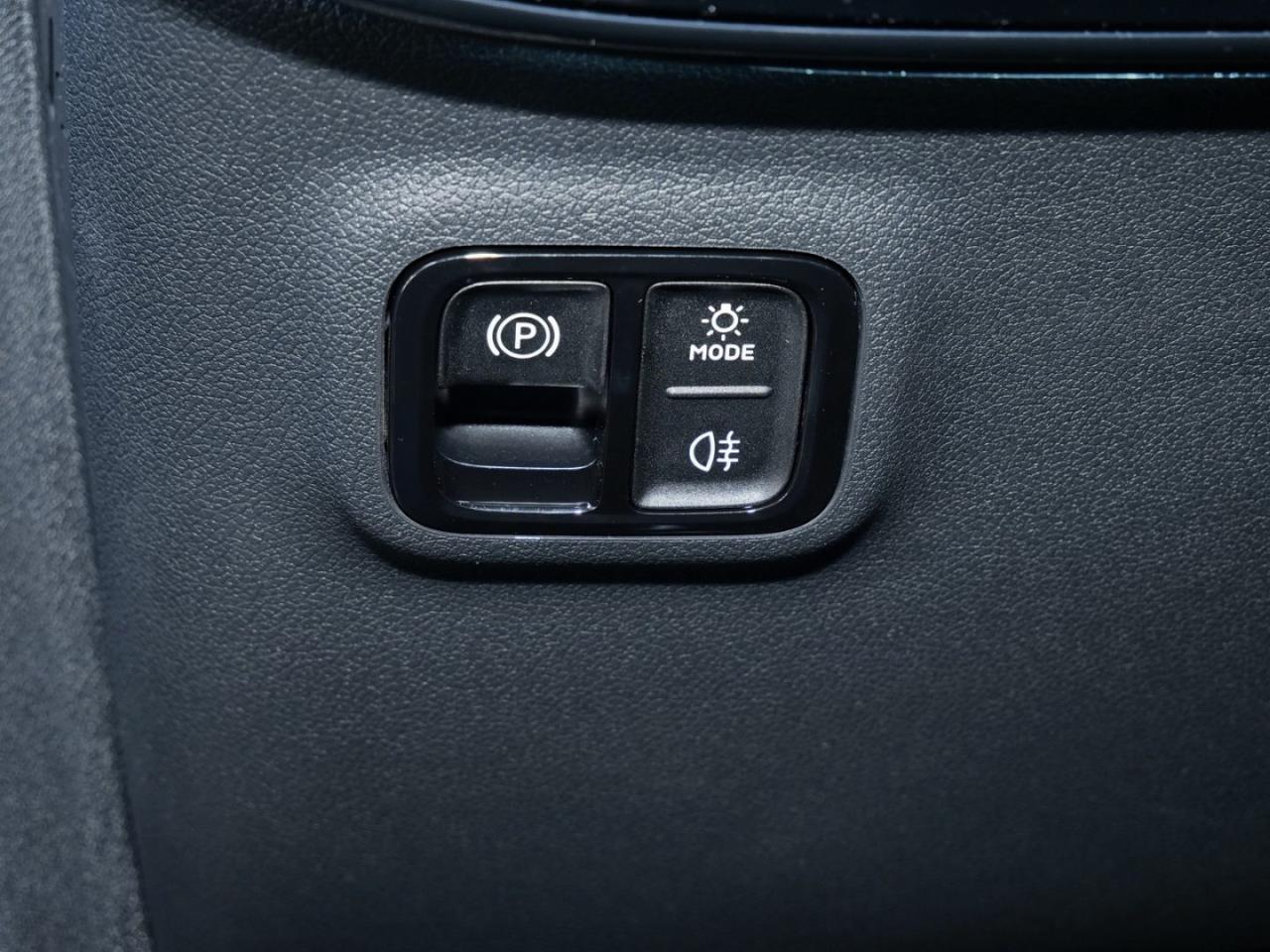 Mercedes-Benz CLA 250+ mit EQ Technologie AMG Night Panorama