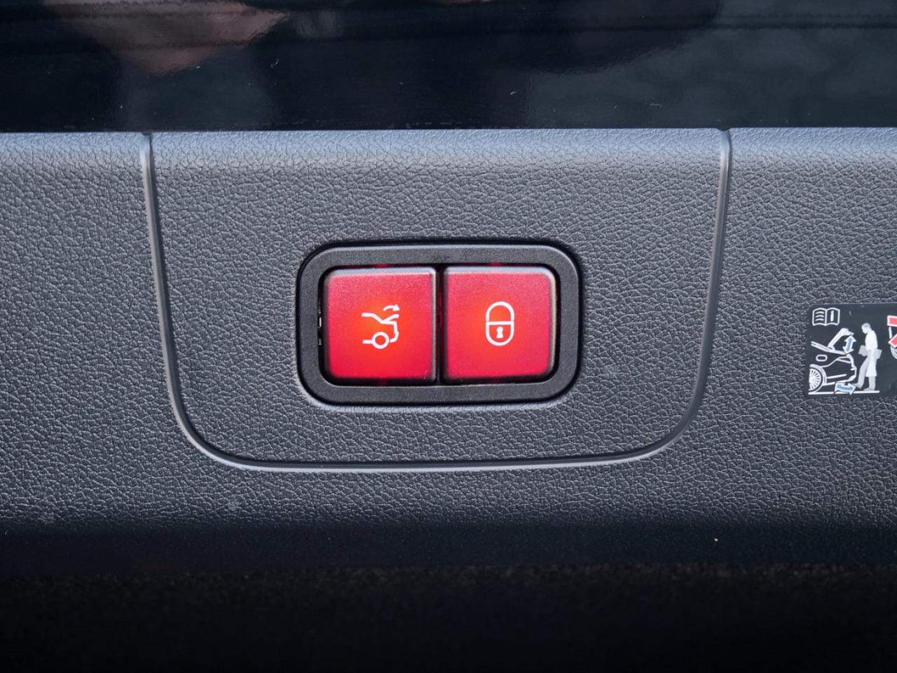 Mercedes-Benz CLA 250+ mit EQ Technologie AMG Night Panorama