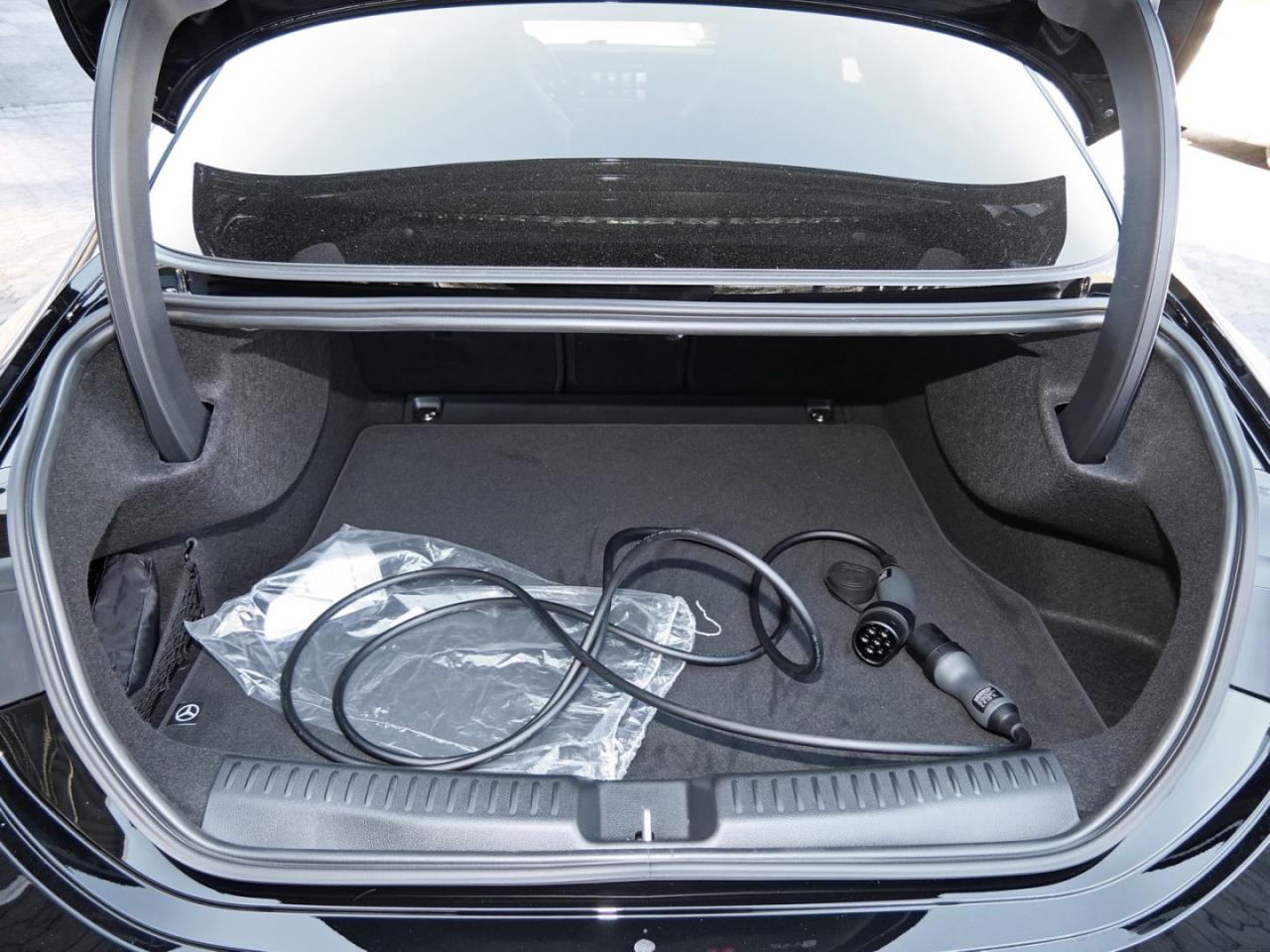 Mercedes-Benz CLA 250+ mit EQ Technologie AMG Night Panorama