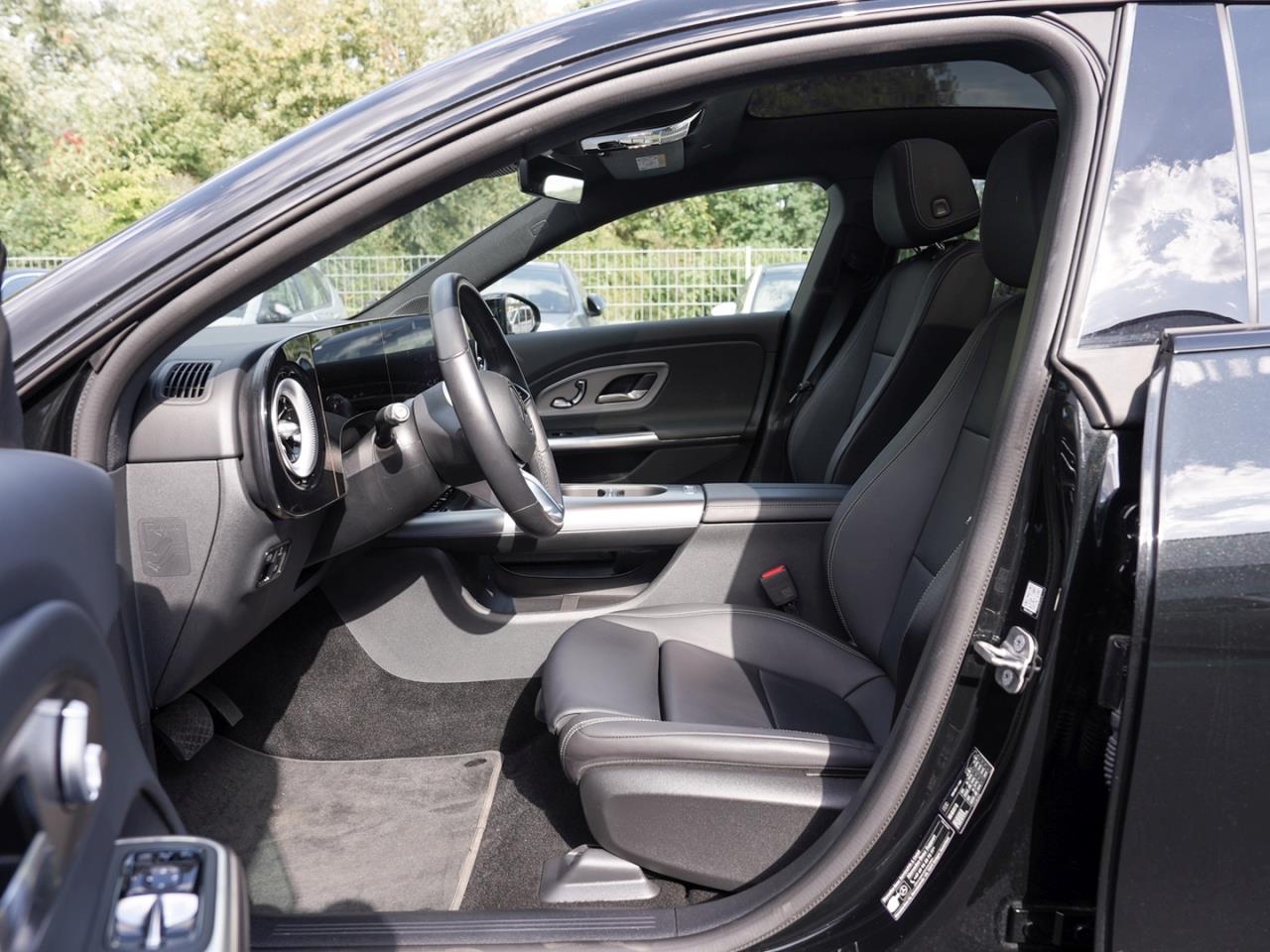 Mercedes-Benz CLA 350 4M Progressive Night Panorama