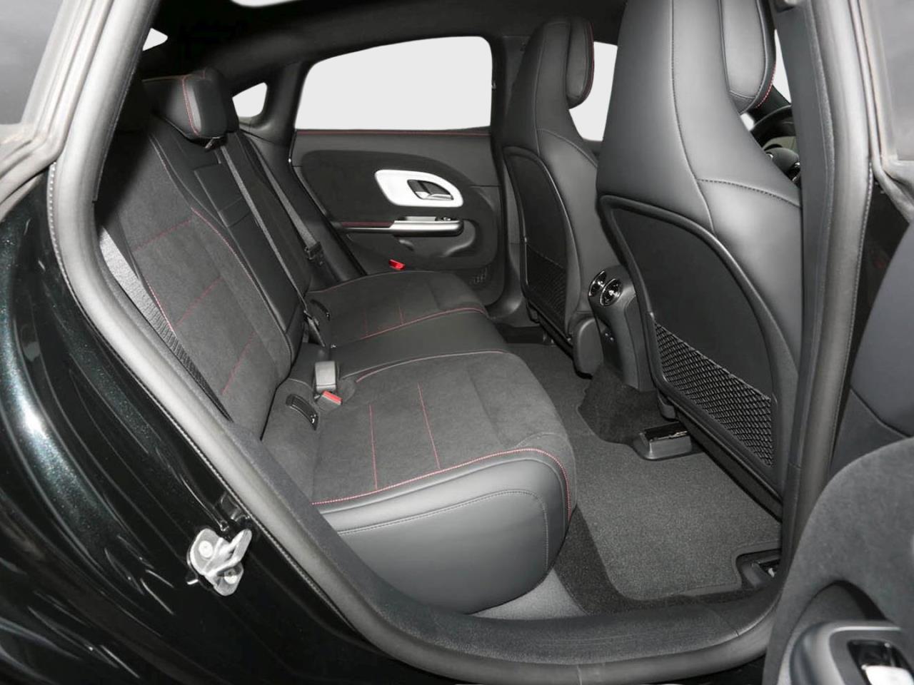 Mercedes-Benz CLA 350 4MATIC mit EQ Technologie AMG Night AHK