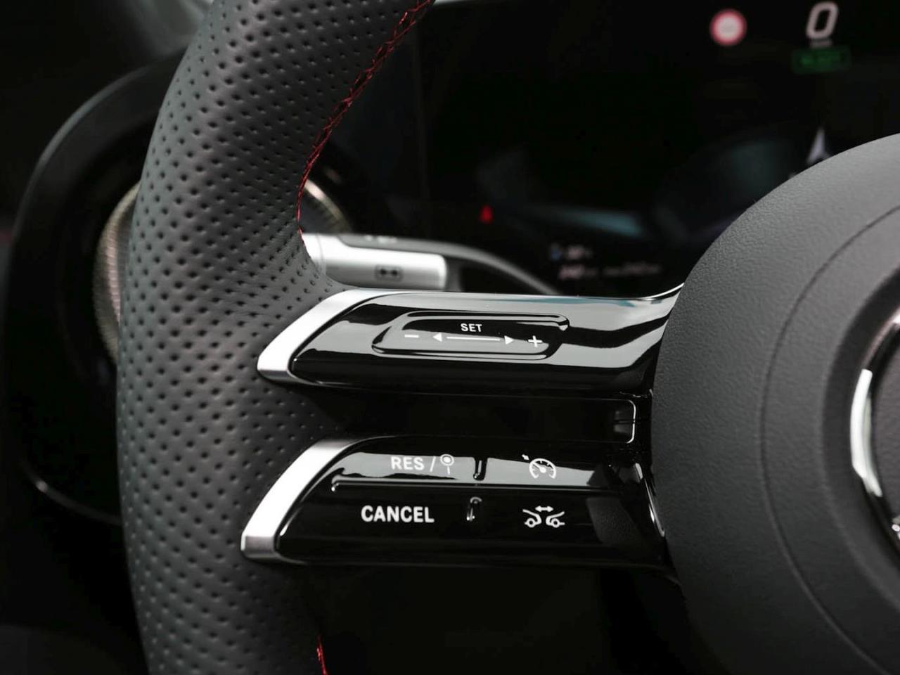 Mercedes-Benz CLA 350 4MATIC mit EQ Technologie AMG Night AHK