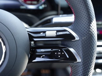 Mercedes-Benz CLA 180 AMG MBUXNavi Panorama KeylessGo AHK