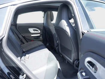 Mercedes-Benz CLA 180 AMG MBUXNavi Panorama KeylessGo AHK