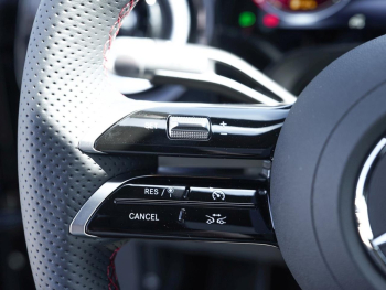 Mercedes-Benz CLA 180 AMG MBUXNavi Panorama KeylessGo AHK