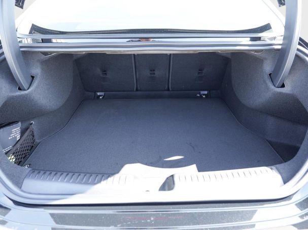 Mercedes-Benz CLA 180 AMG MBUXNavi Panorama KeylessGo AHK