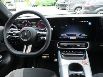 Mercedes-Benz CLA 180 AMG MBUX Navi Panorama AHK Spiegel-P