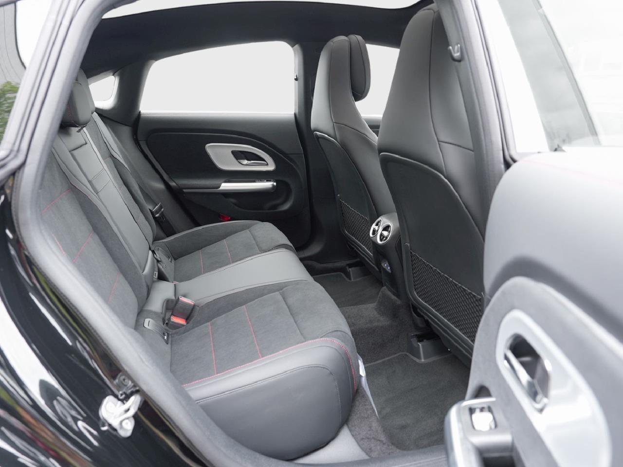 Mercedes-Benz CLA 180 AMG  Navi Panorama Spiegel-Paket