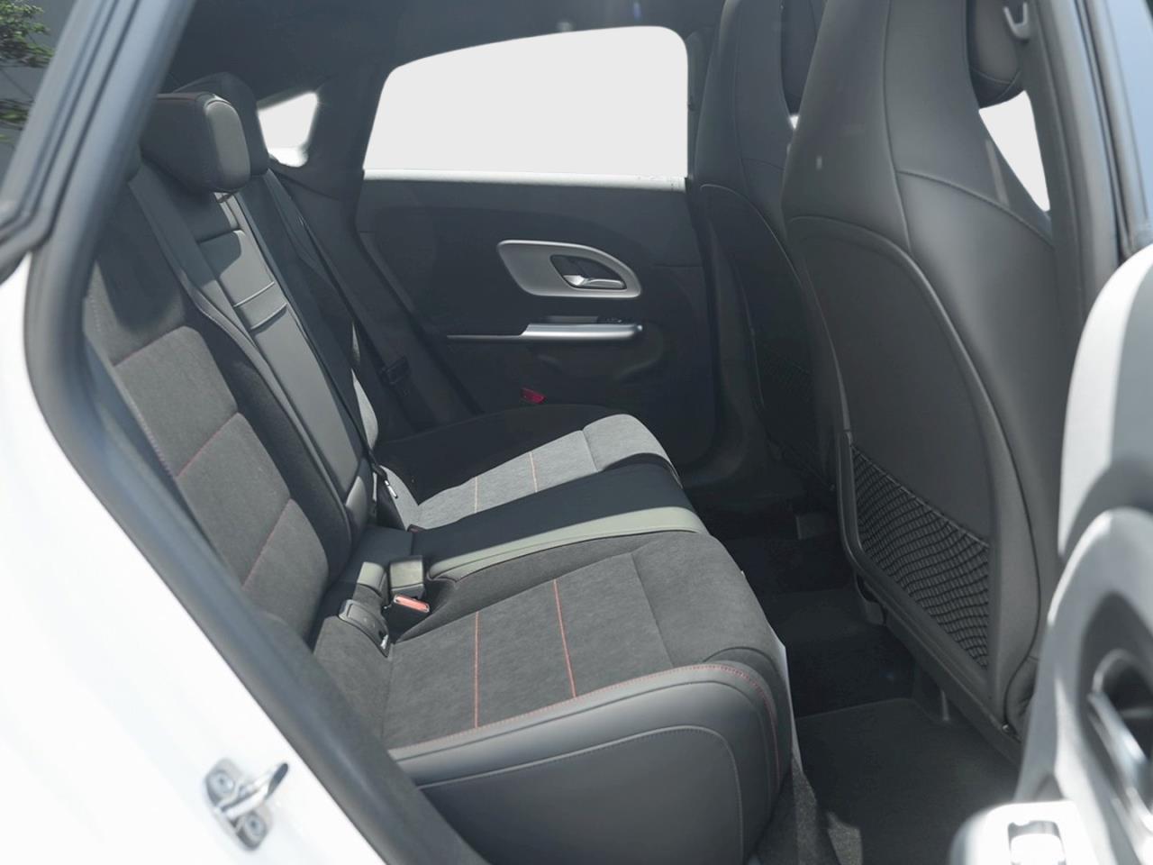 Mercedes-Benz CLA 180 AMG Night MBUXNavi Panorama KeylessGo