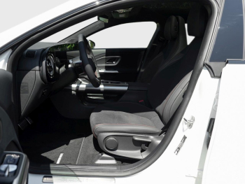 Mercedes-Benz CLA 180 AMG Night MBUXNavi Panorama KeylessGo