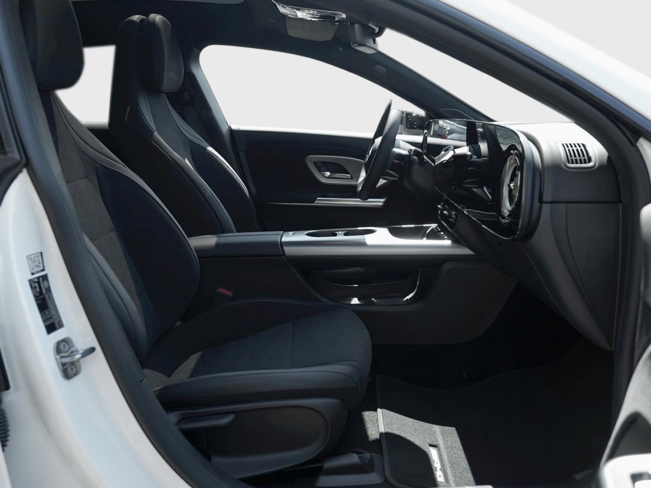 Mercedes-Benz CLA 180 AMG Night MBUXNavi Panorama KeylessGo