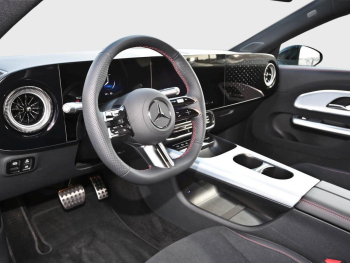 Mercedes-Benz CLA 180 AMG Night MBUXNavi Panorama Spiegel-P