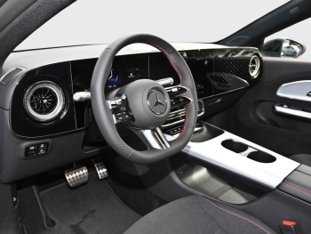 Mercedes-Benz CLA 180 AMG Night MBUXNavi Panorama AHK