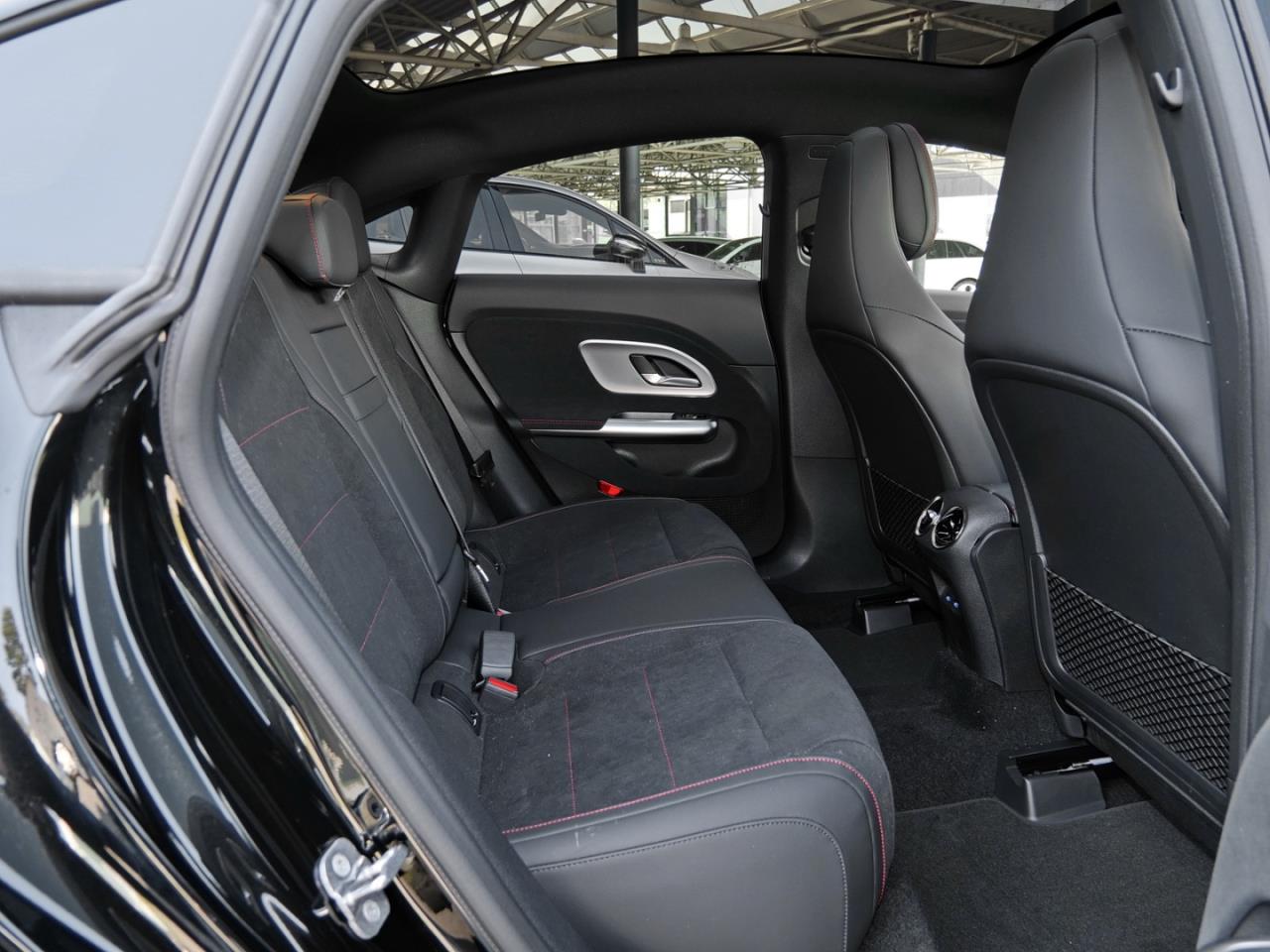 Mercedes-Benz CLA 200 AMG Night Panorama Distronic Kamera AHK