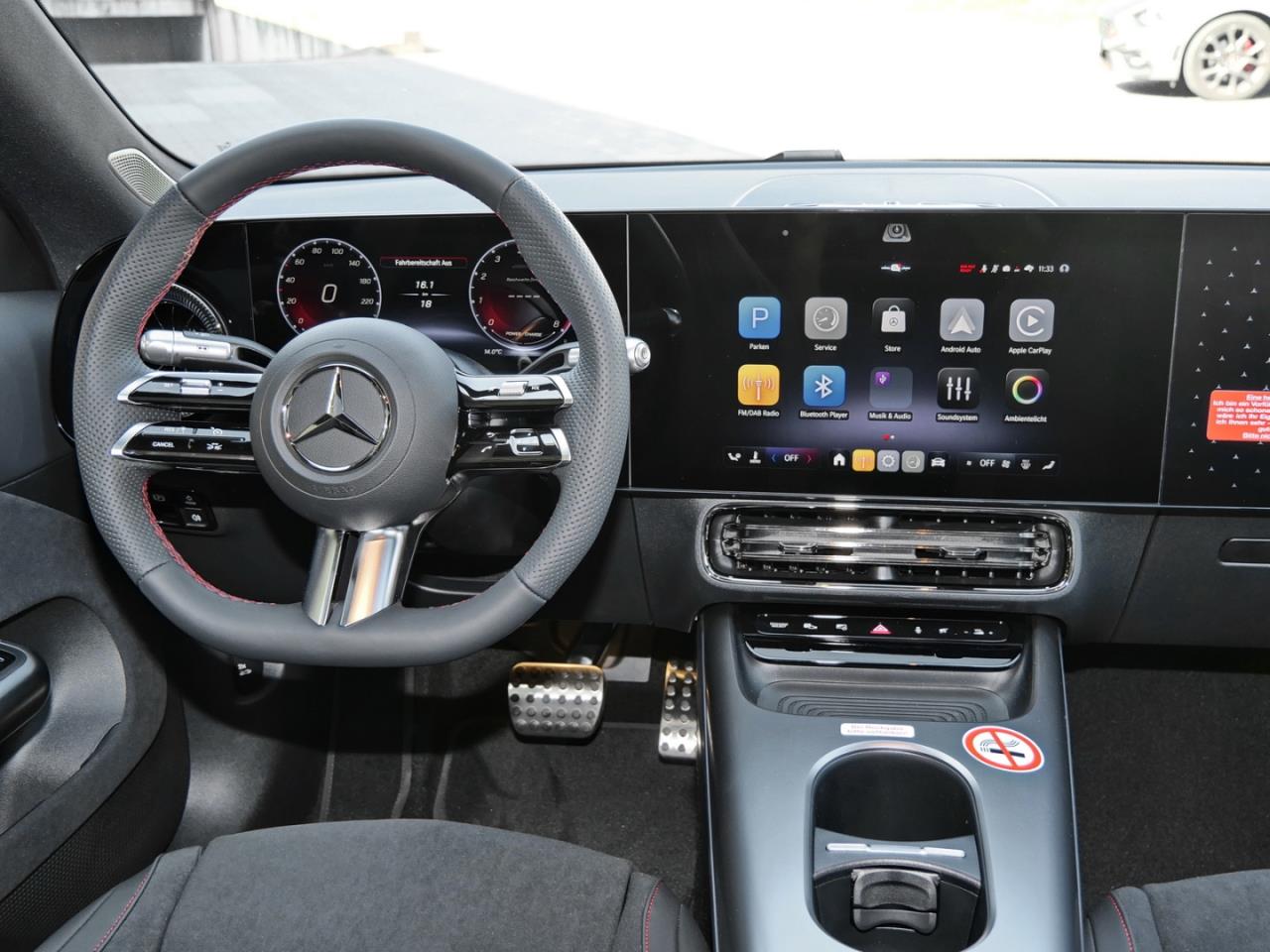 Mercedes-Benz CLA 200 AMG Night Panorama Distronic Kamera AHK