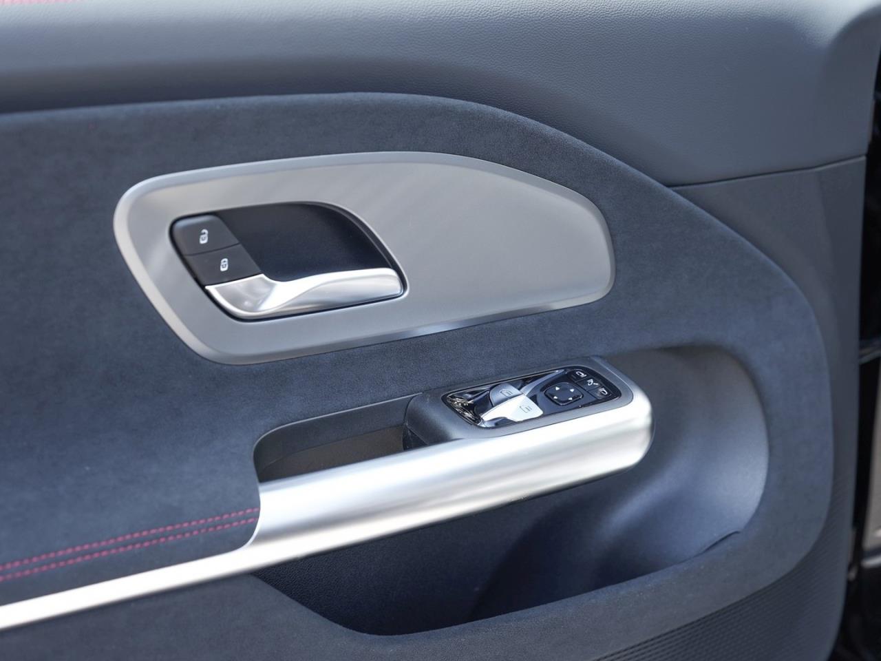 Mercedes-Benz CLA 200 AMG Night MBUXNavi Panorama KeylessGo