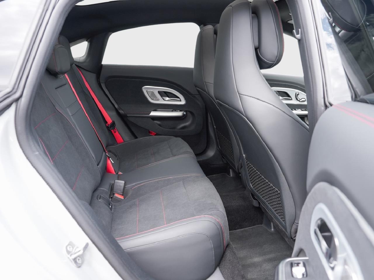 Mercedes-Benz CLA 220 4MATIC AMG Night Panorama Head-Up AHK