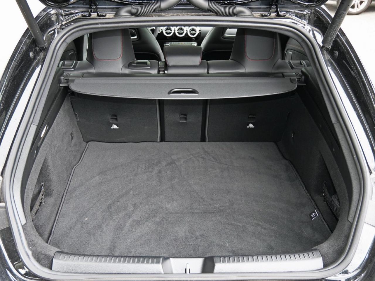 Mercedes-Benz CLA 180 d SB AMG Night Panorama Distronic 360°