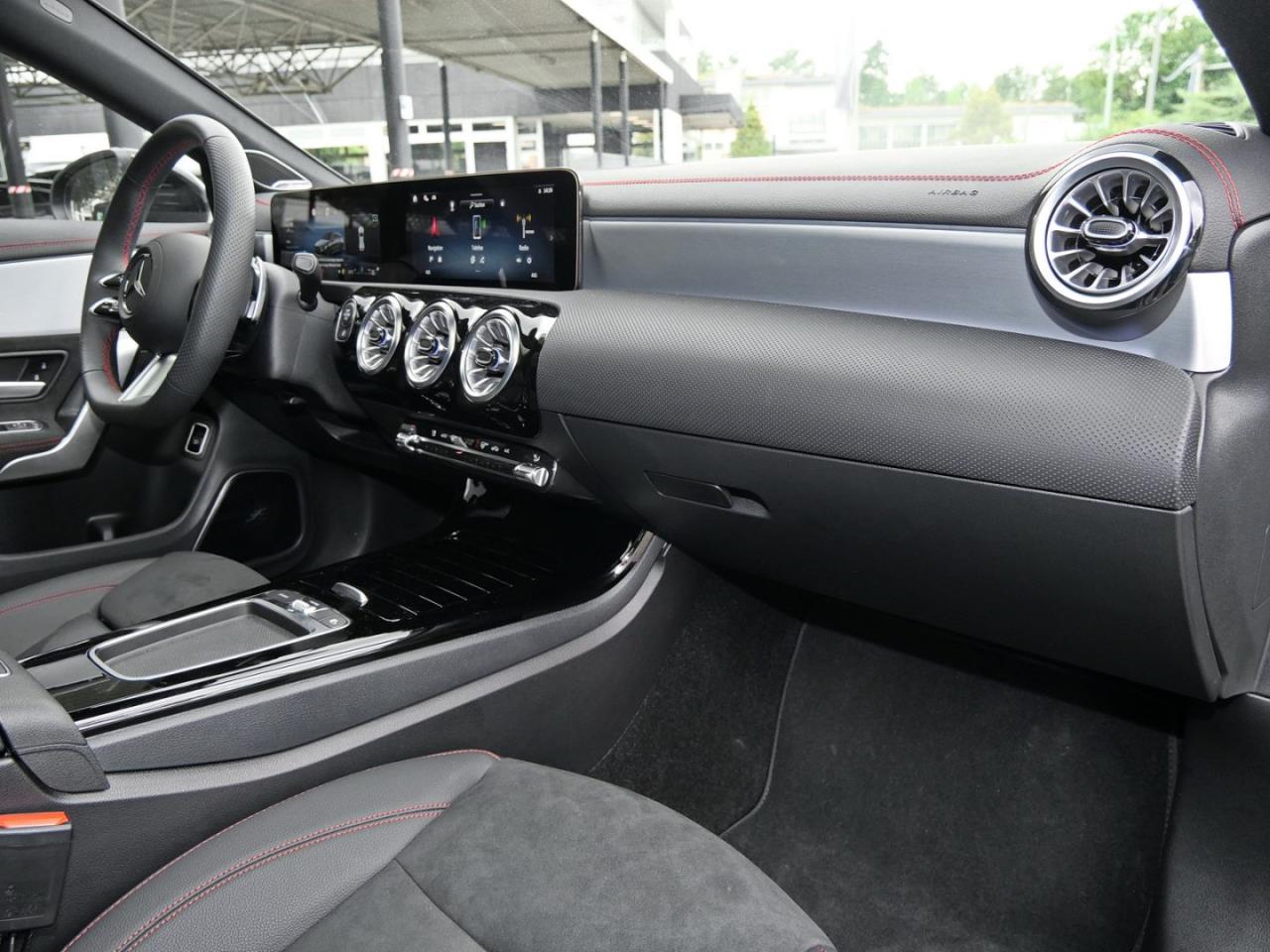 Mercedes-Benz CLA 180 d SB AMG Night Panorama Distronic 360°
