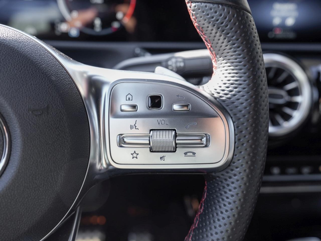 Mercedes-Benz CLA 200 SB AMG Panorama Distronic Kamera