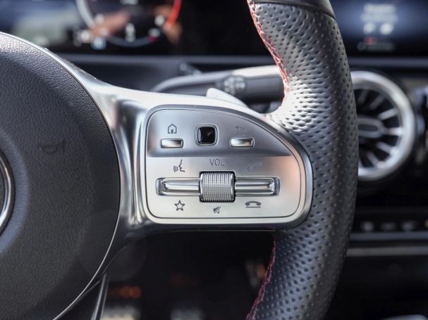 Mercedes-Benz CLA 200 SB AMG Panorama Distronic Kamera