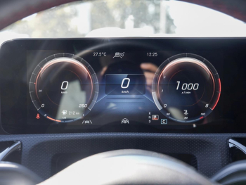 Mercedes-Benz CLA 200 SB AMG Panorama Distronic Kamera