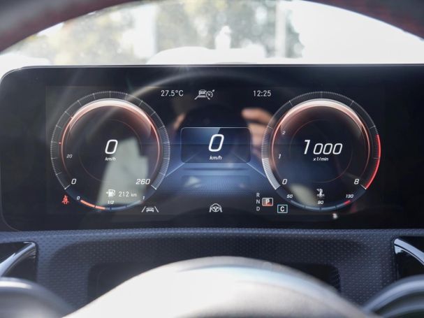 Mercedes-Benz CLA 200 SB AMG Panorama Distronic Kamera