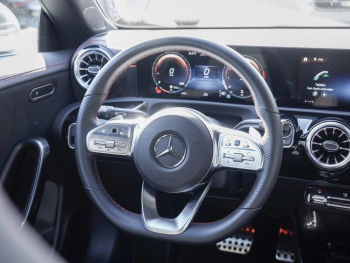 Mercedes-Benz CLA 200 SB AMG Panorama Distronic Kamera