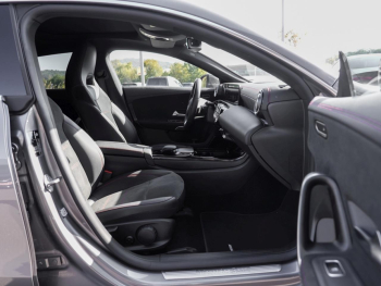 Mercedes-Benz CLA 200 SB AMG Panorama Distronic Kamera