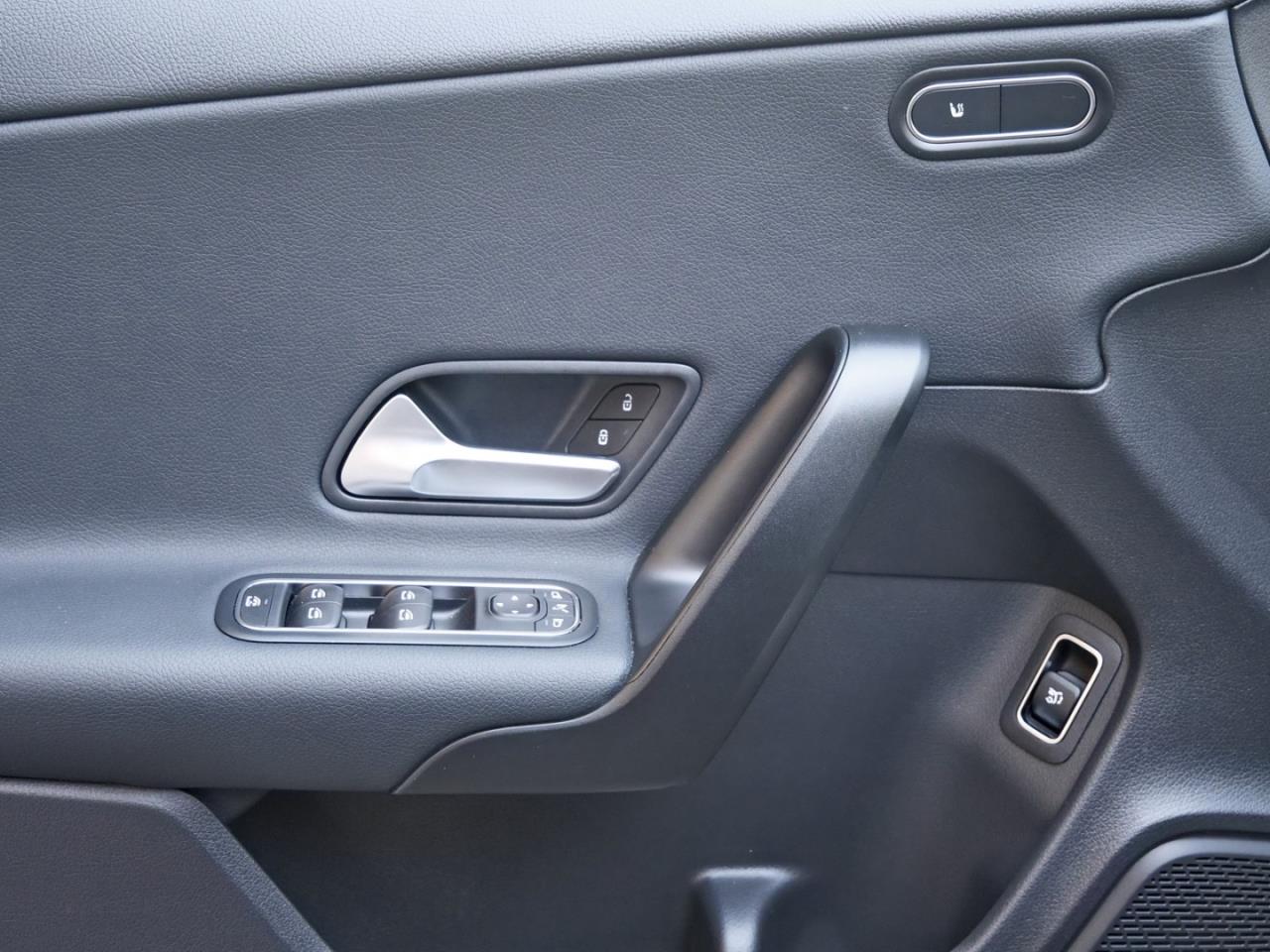 Mercedes-Benz CLA 200 SB MBUX Navi Kamera EasyPack Spurhalte